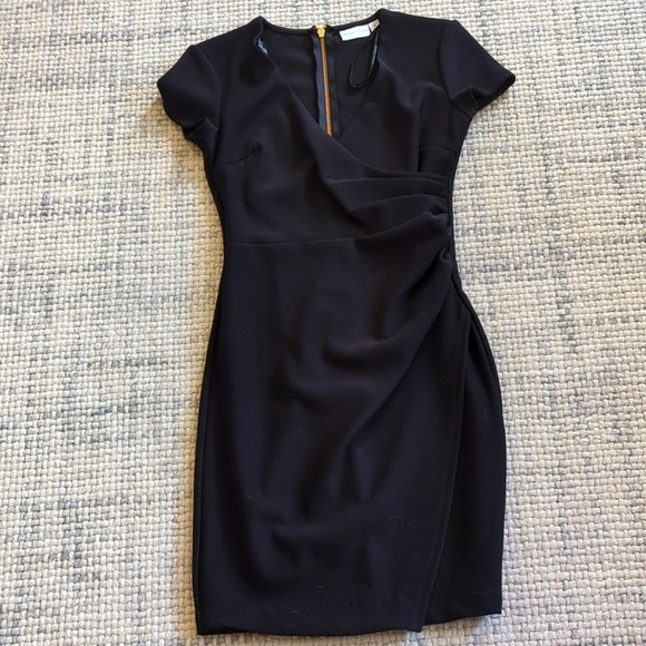 Bisou Bisou v-neck wrap style dress. - Picture 1 of 4